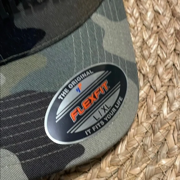 Columbia Camo Flexfit Cap - Picture 3 of 5